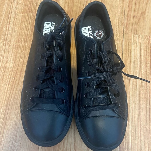Black Skecher work/play shoes with non-skid sole - Picture 2 of 2